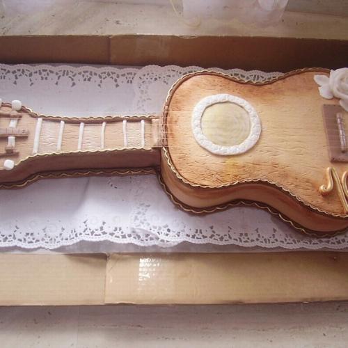 kytara s 16-tkou