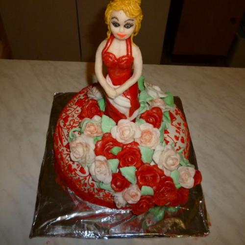 torta s modelovanou postavou