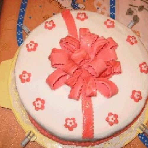 torta s mašľou