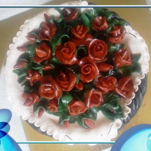torta k 30 košík s ružami pre pani Mišíkovú