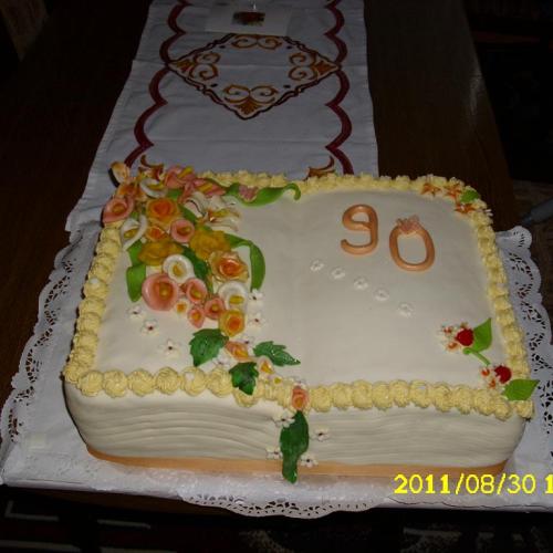 Torta otvorená kniha k 90. narodeninám