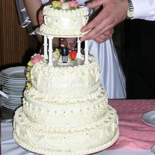 Svadobna poschodová torta