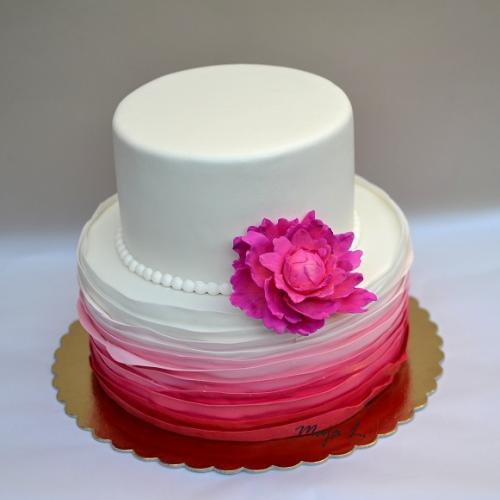 Bielo-ružová ombre svadobná torta
