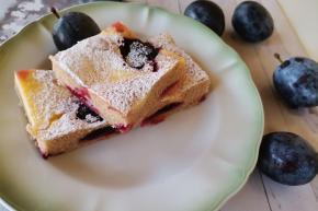 Hrnčekový slivkový koláč s tvarohom, recept, Oľga Birošová