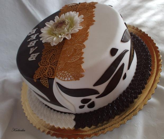 V hnedobielom so zlatou krajkou a gerberou, torta, Narodeninové torty V hnedobielom so zlatou krajkou a gerberou, torta, Narodeninové torty, Kadanka, 1