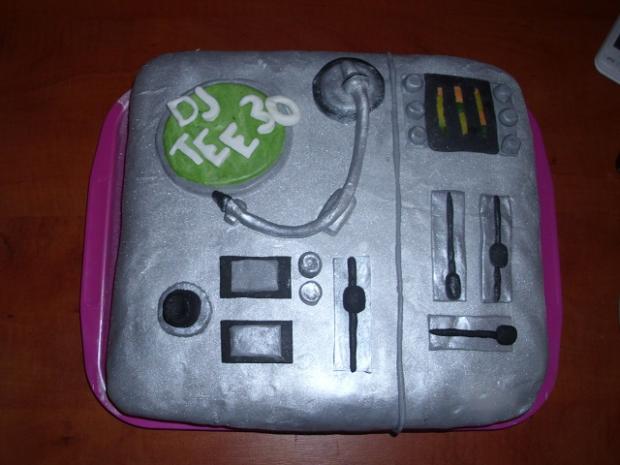 mixážny pult, torta, Netradičné torty, damon, 1