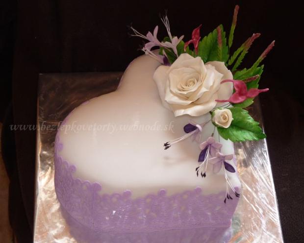 srdce s kyticou a jedlou krajkou, torta, Narodeninové torty srdce s kyticou a jedlou krajkou, torta, Narodeninové torty, zlatat, 1