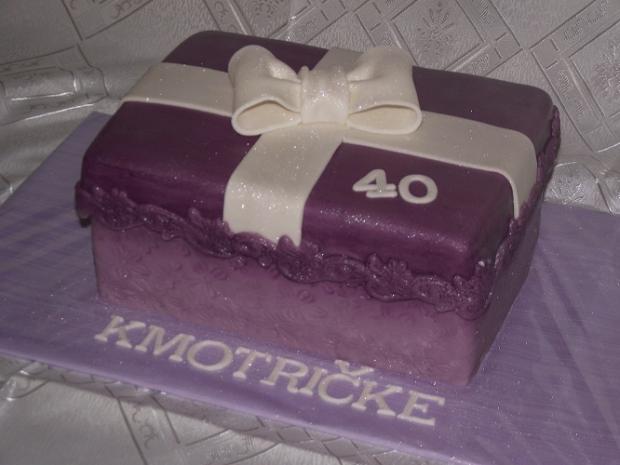 Darček vo fialovej farbe, torta, Netradičné torty Darček vo fialovej farbe, torta, Netradičné torty, leti, 1