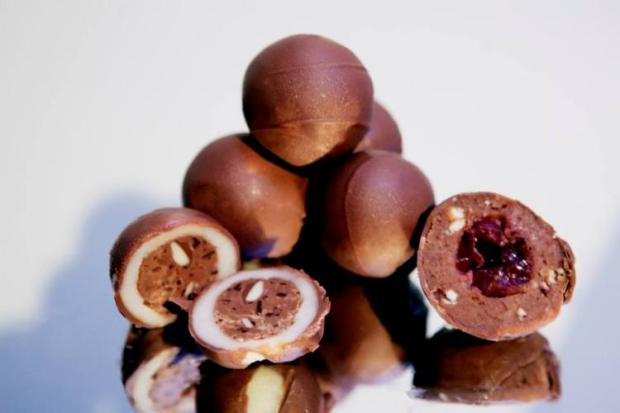 nugátovo-marcipánové a gaštanovo-višňové pralinky v čokoláde, torta, Zákusky nugátovo-marcipánové a gaštanovo-višňové pralinky v čokoláde, torta, Zákusky, sweetlubi, 1