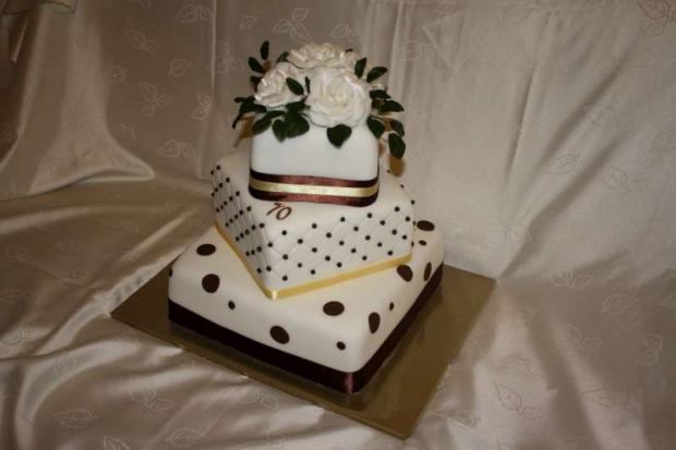 Bielo hnedá narodeninová, torta, Narodeninové torty Bielo hnedá narodeninová, torta, Narodeninové torty, stanula, 1