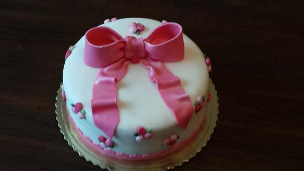drobné kvety s mašľou, torta, Torty pre dievčatá, MK martina, 1