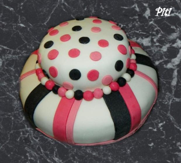 Dvojposchodová s bodkami, torta, Narodeninové torty, Piti, 1