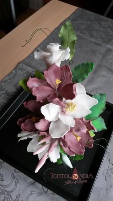 Kytica tulipánov, magnolii a ruží, torta, Ozdoby na torty Kytica tulipánov, magnolii a ruží, torta, Ozdoby na torty, Tortolandia.sk, 1