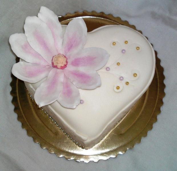 Malé srdiečko s magnóliou..., torta, Narodeninové torty Malé srdiečko s magnóliou..., torta, Narodeninové torty, Mariolka, 1