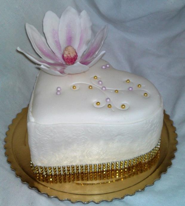 Malé srdiečko s magnóliou..., torta, Narodeninové torty Malé srdiečko s magnóliou..., torta, Narodeninové torty, Mariolka, 2