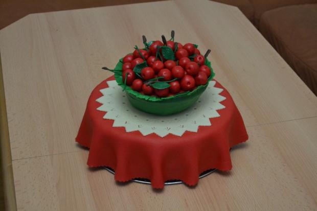 Stolík s miskou čerešní, torta, Netradičné torty, N a D, 1