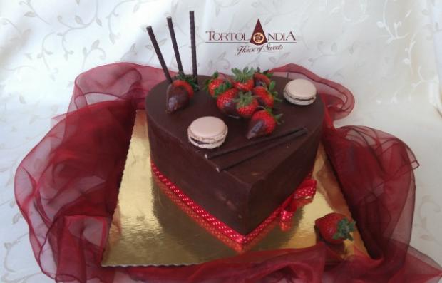 Extra čokoládová s jahodami a makrónkami, torta, Čokoládové torty Extra čokoládová s jahodami a makrónkami, torta, Čokoládové torty, Tortolandia.sk, 1