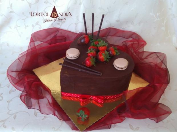 Extra čokoládová s jahodami a makrónkami, torta, Čokoládové torty Extra čokoládová s jahodami a makrónkami, torta, Čokoládové torty, Tortolandia.sk, 2