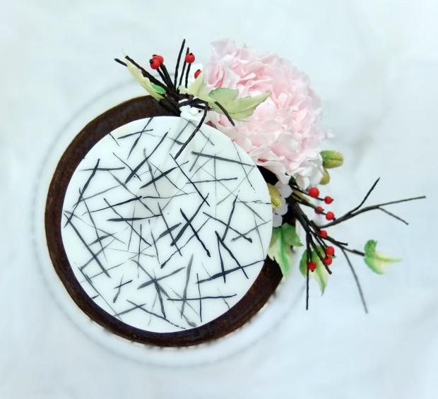 Jednoduchá narodeninová tortička s pivonkou, torta, Čokoládové torty Jednoduchá narodeninová tortička s pivonkou, torta, Čokoládové torty, SWEETarchitect, 2