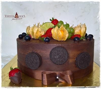 Čokoládová s čerstvým ovocím a oreo keksíkmi, torta, Čokoládové torty Čokoládová s čerstvým ovocím a oreo keksíkmi, torta, Čokoládové torty, Tortolandia.sk, 1