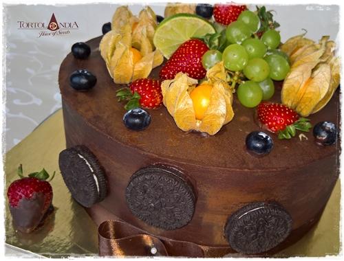 Čokoládová s čerstvým ovocím a oreo keksíkmi, torta, Čokoládové torty Čokoládová s čerstvým ovocím a oreo keksíkmi, torta, Čokoládové torty, Tortolandia.sk, 2