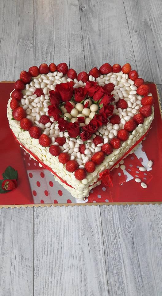 Bieločokoládová so živými ružami, torta, Čokoládové torty Bieločokoládová so živými ružami, torta, Čokoládové torty, messinka, 1