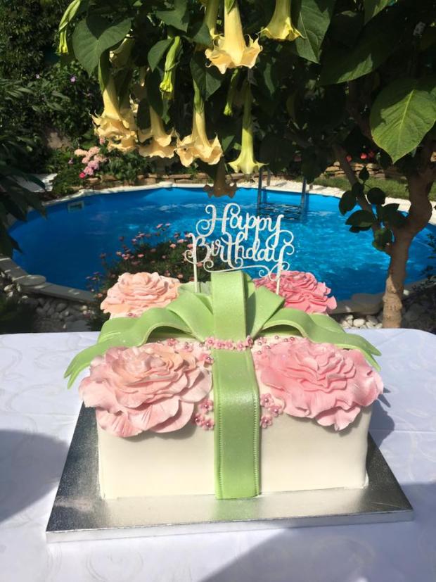 Balíček s kvetmi, torta, Netradičné torty, Torty Exclusive, 2