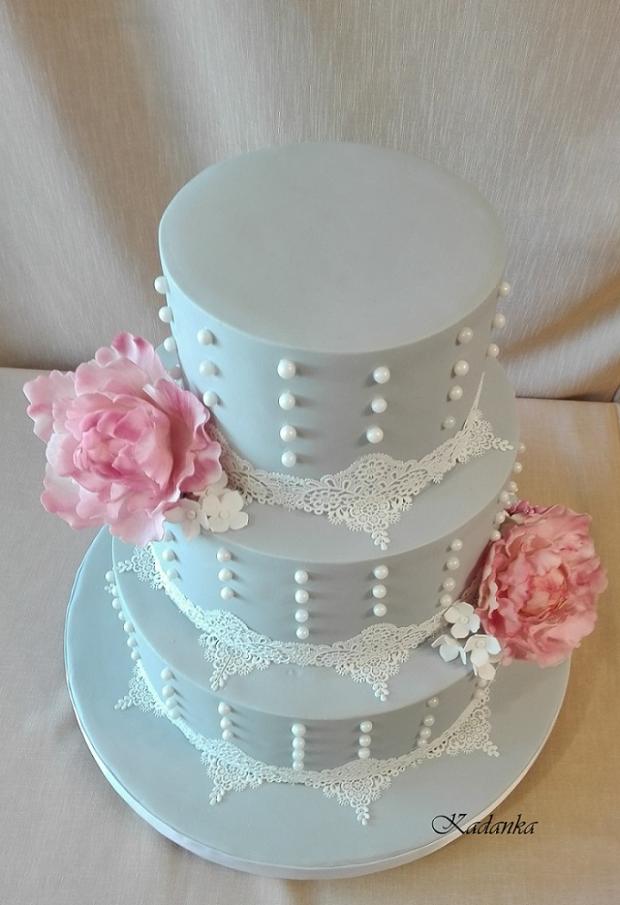 Svadobná v sivo bielom šate s pivóniami , torta, Svadobné torty Svadobná v sivo bielom šate s pivóniami , torta, Svadobné torty, Kadanka, 2