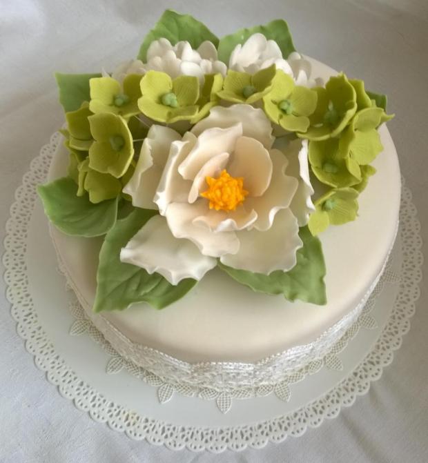 Svadobná s magnóliou, tulipánmi a hortenziami..., torta, Svadobné torty Svadobná s magnóliou, tulipánmi a hortenziami..., torta, Svadobné torty, Mariolka, 1