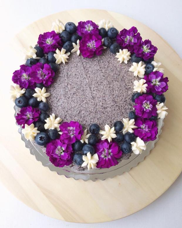 Makovo-višňová s jedlými kvetmi, torta, Narodeninové torty, Cakes by Alexandra, 1
