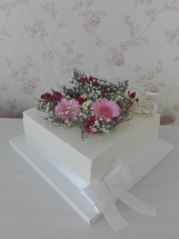 So živými kvetmi, torta, Narodeninové torty, Vieruš, 1