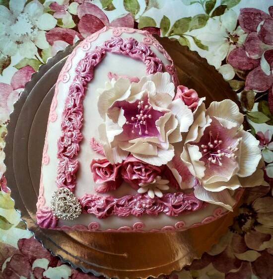 Svadobná s brošňou, torta, Svadobné torty, Lucia Gažiová, 1
