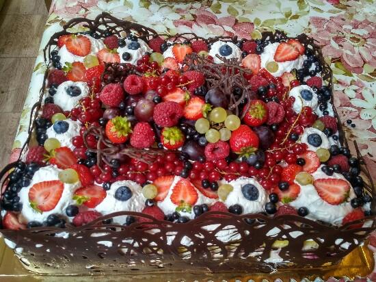 Smotanová s čokoládovou ohrádkou, torta, Nahé torty, Lucia Gažiová, 1