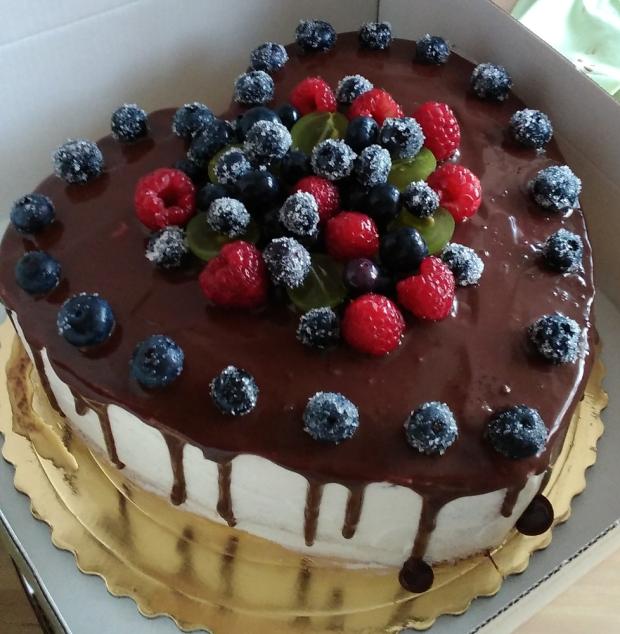 K výročiu, torta, Drip torty, tortysophia.sk, 1
