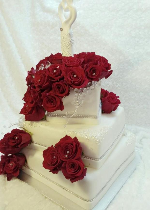 Svadobná s ružami a jedlými diamantami, torta, Svadobné torty, Lucia Gažiová, 2