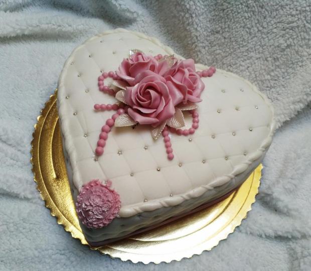 Svadobné srdce s ruzami, torta, Svadobné torty, Lucia Gažiová, 1