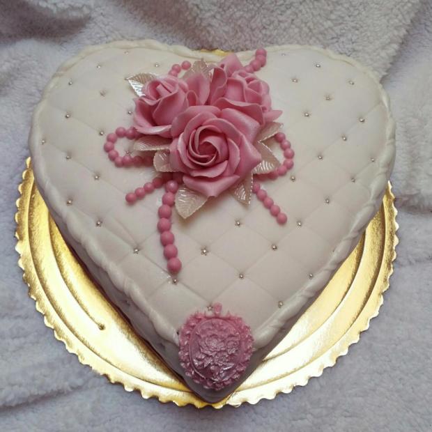 Svadobné srdce s ruzami, torta, Svadobné torty, Lucia Gažiová, 2