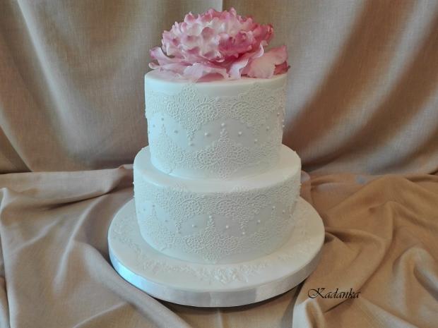 Svadobná do daru v bielom s ružovou pivóniou, torta, Svadobné torty, Kadanka, 1