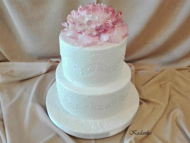 Svadobná do daru v bielom s ružovou pivóniou, torta, Svadobné torty, Kadanka, 2