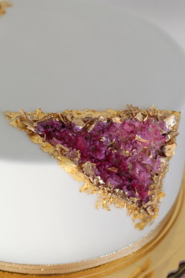 Minimalistická s detailom,, geode" a 24k zlatom, torta, Netradičné torty, Cakes by Miša, 2