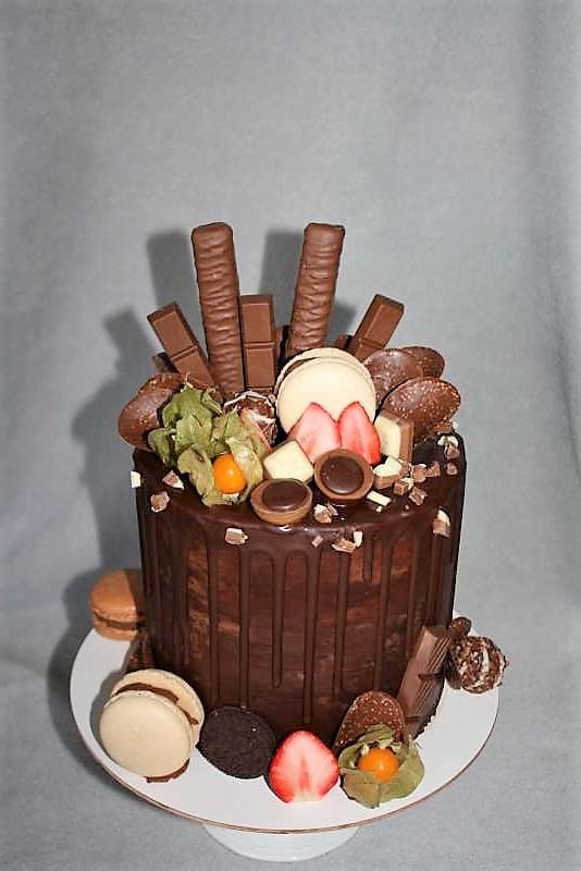 Drip torta s čokoládkami, torta, Drip torty, stanula, 1