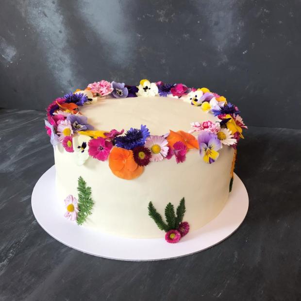 Cokoladova s jedlymi kvetmi, torta, Narodeninové torty Cokoladova s jedlymi kvetmi, torta, Narodeninové torty, Cakes by Alexandra, 3