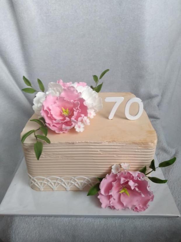 Krémová s kvetmi na drôtiku, torta, Nahé torty, stanula, 1
