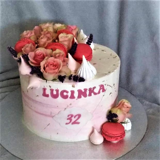 Krémová s makrónkami, pusinkami a kvetmi, torta, Nahé torty, stanula, 1