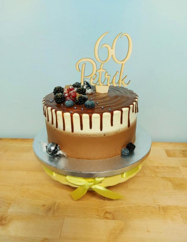 Narodeninova drip torta krémová, torta, Čokoládové torty, Rogjasweet, 1