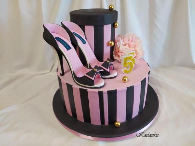 Pre milú dámu , vášnivú prívrženkyňu módy k narodeninám , torta, Narodeninové torty, Kadanka, 1