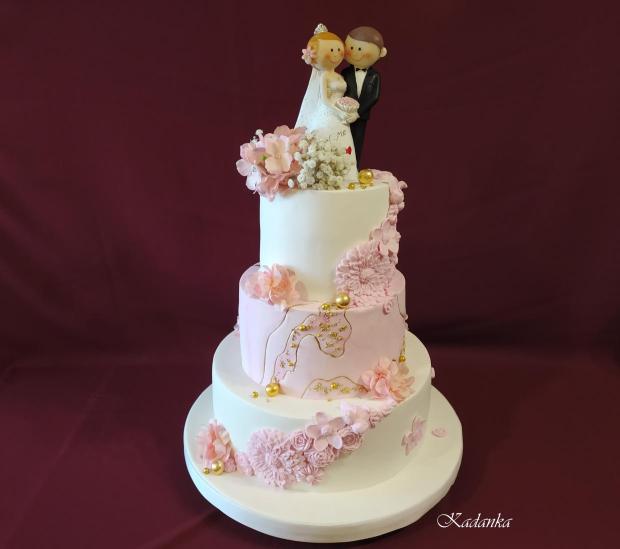 Svadobná tortička v bielo ružovom šate s decentne zlatou , torta, Svadobné torty, Kadanka, 1