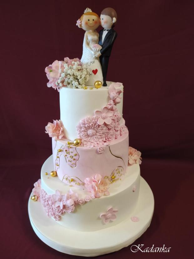 Svadobná tortička v bielo ružovom šate s decentne zlatou , torta, Svadobné torty, Kadanka, 2
