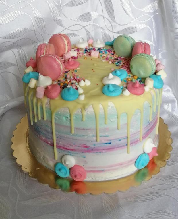 Dúhová drip torta so sladkosťami, torta, Ostané torty pre deti, Mariolka, 1