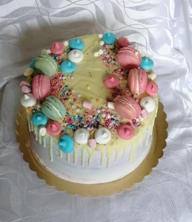 Dúhová drip torta so sladkosťami, torta, Ostané torty pre deti, Mariolka, 2